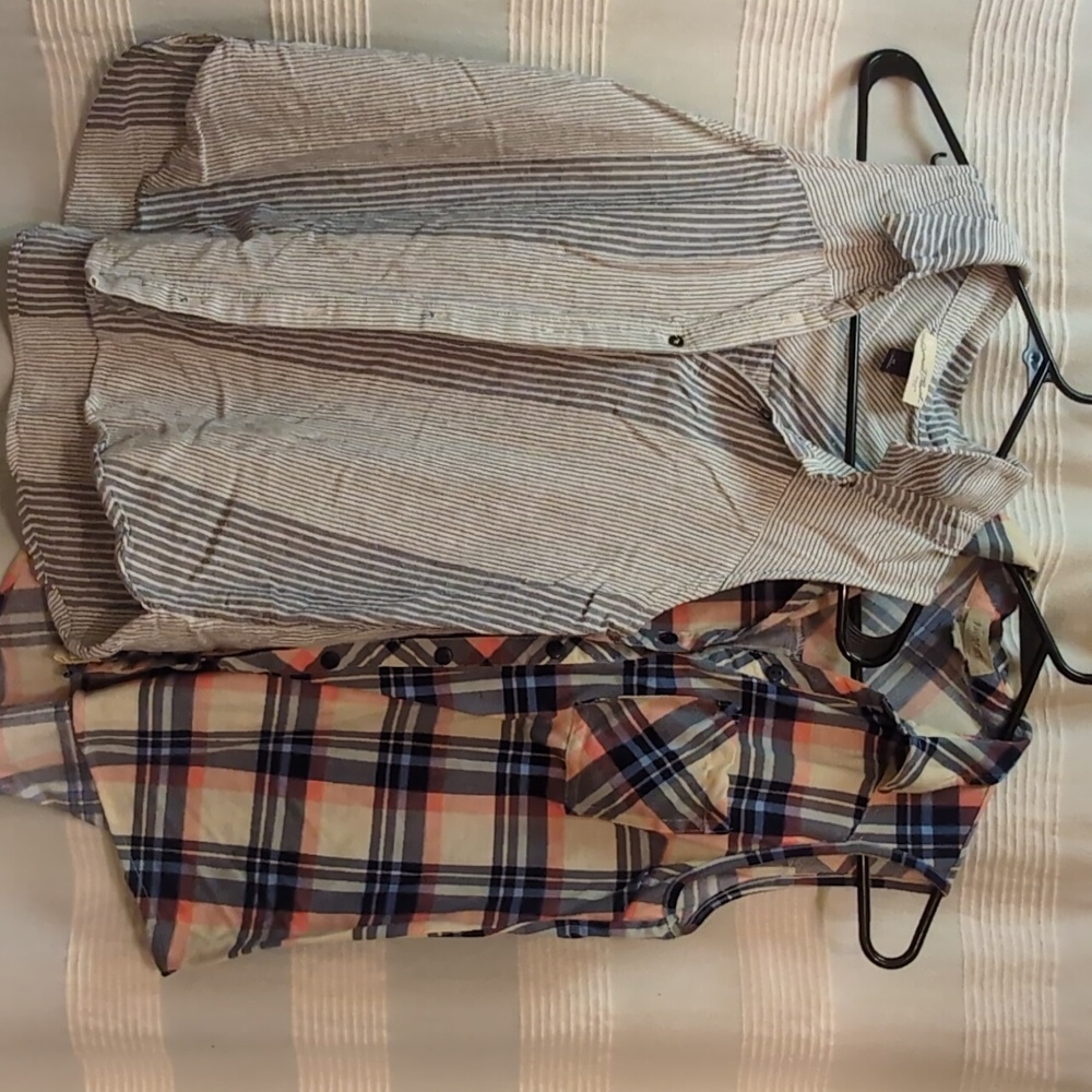 Bundle Of 2 Striped Sleeveless Tops